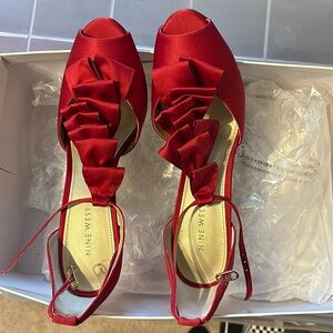 NINE WEST. Red satin dress shoes. NEW. Sz. 9.
